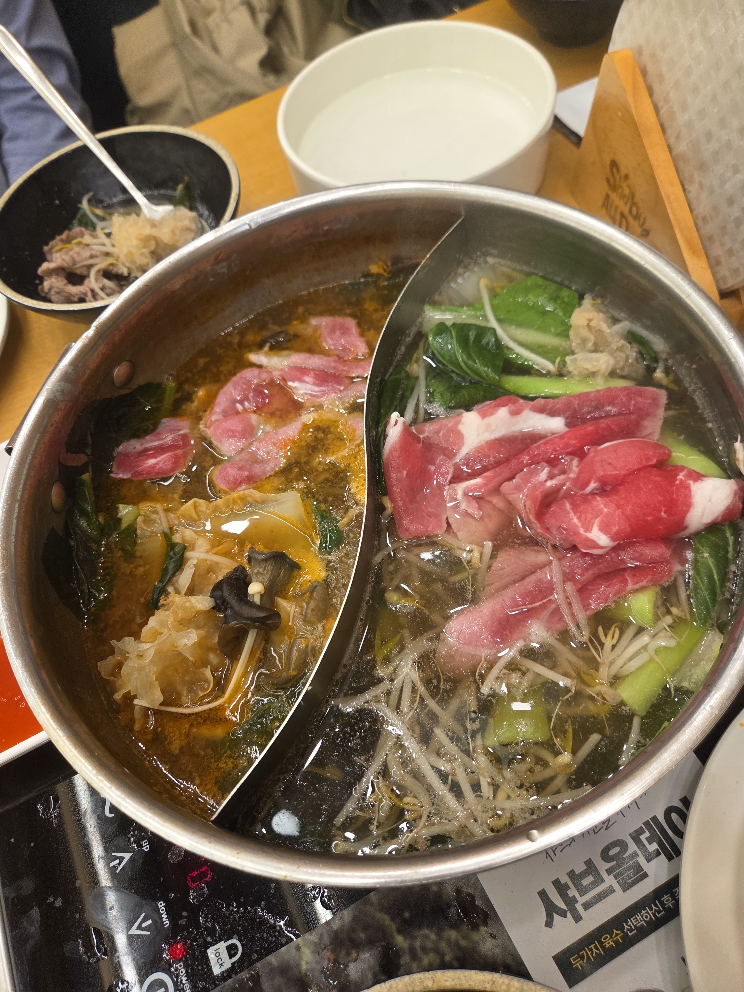 샤브올데이 속초점 (Shabu All Day Sokcho-jeom) 8