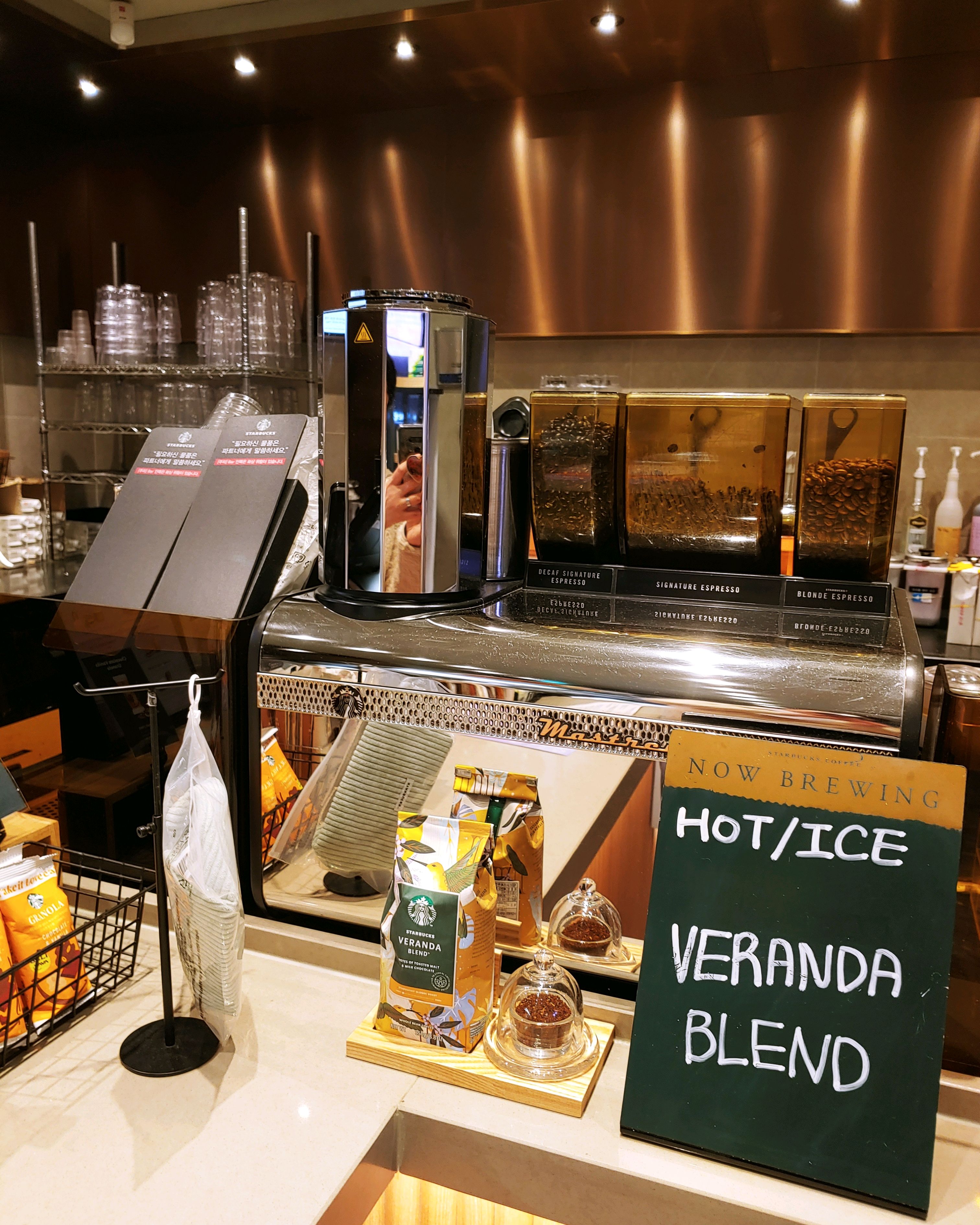 야경이 보이는 창가 자리