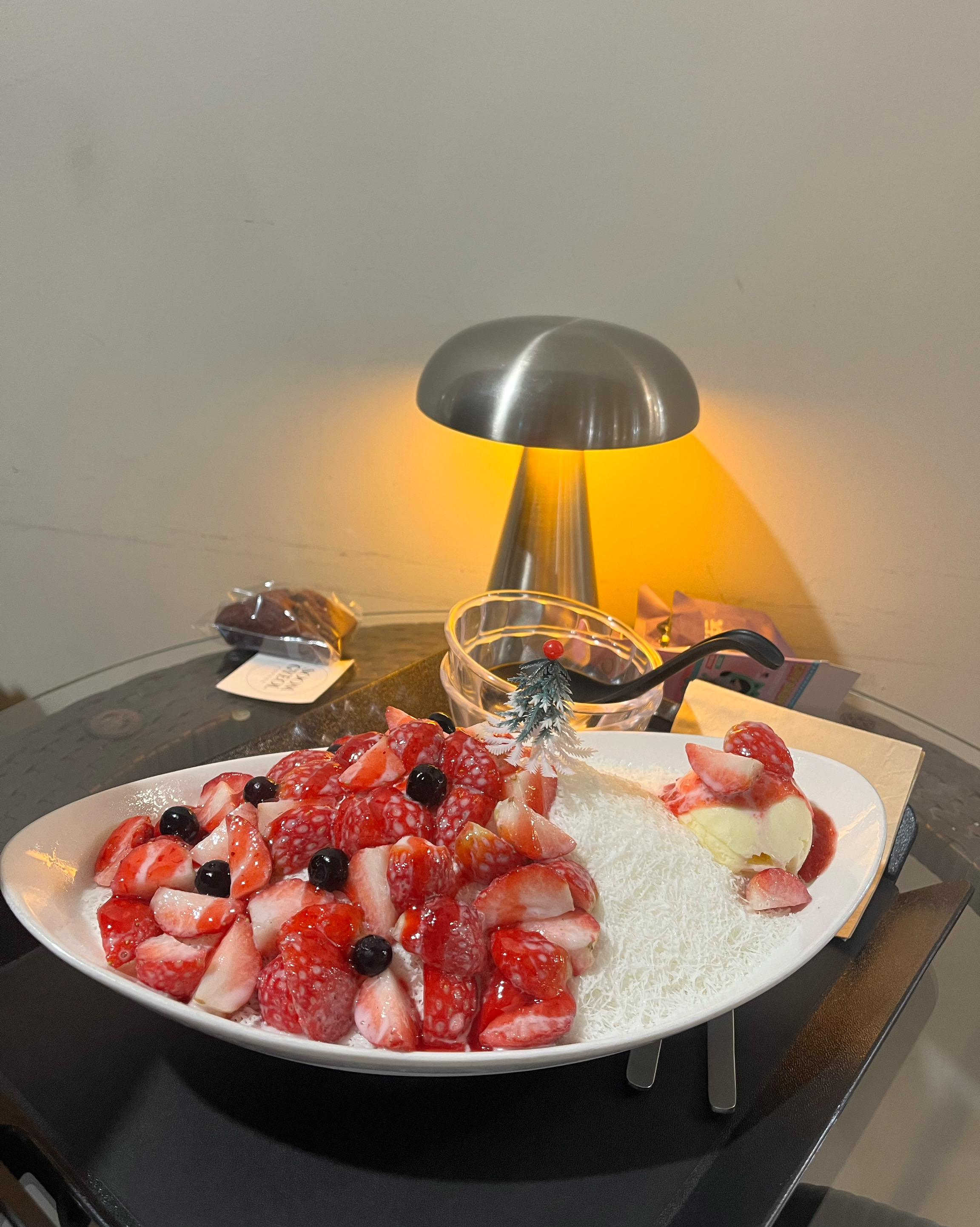 Strawberry bingsu