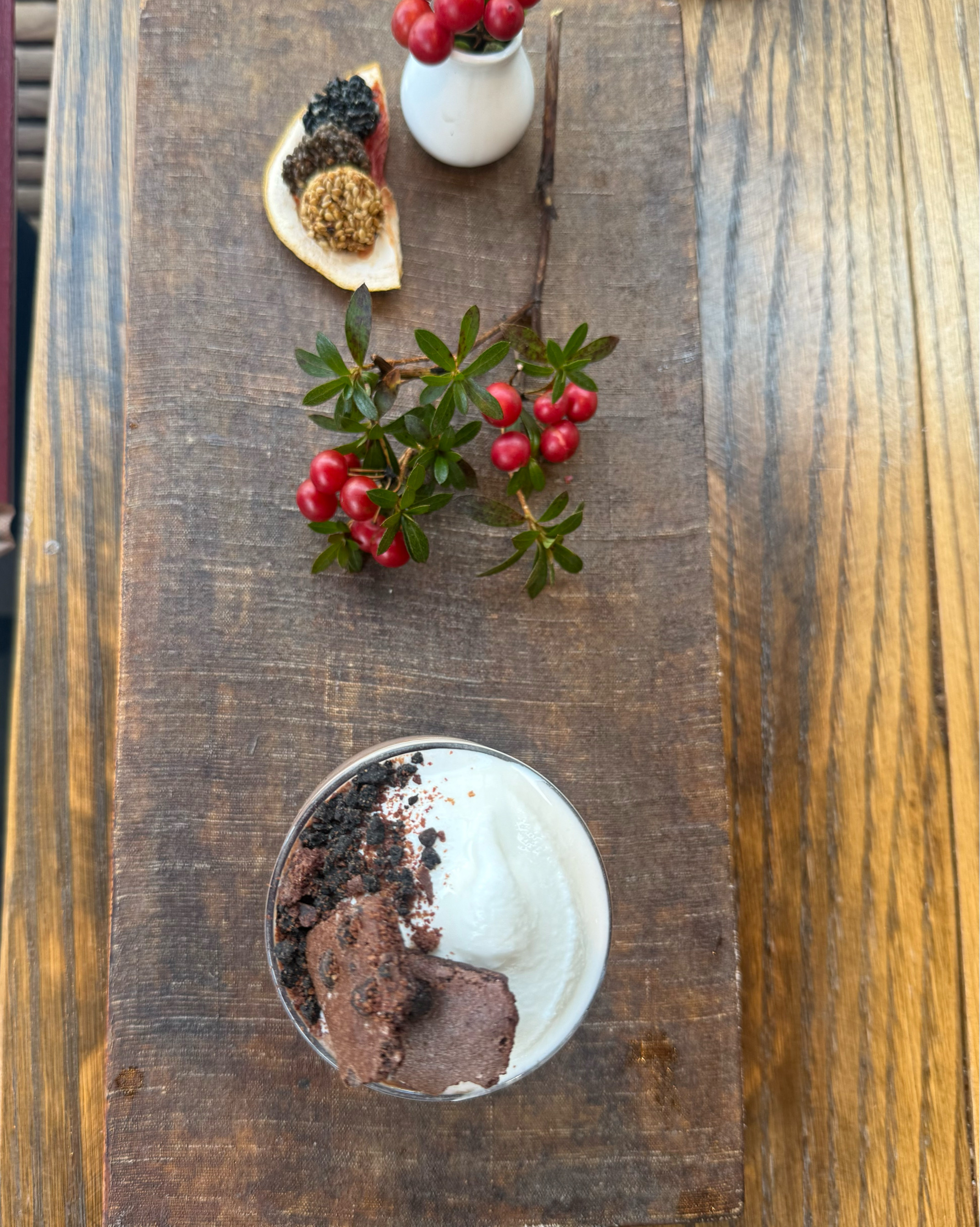 달콤한 밀크쉐이크와 곁들여 나온 디저트