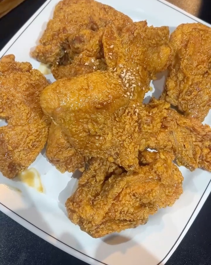 다양한 치킨 조각