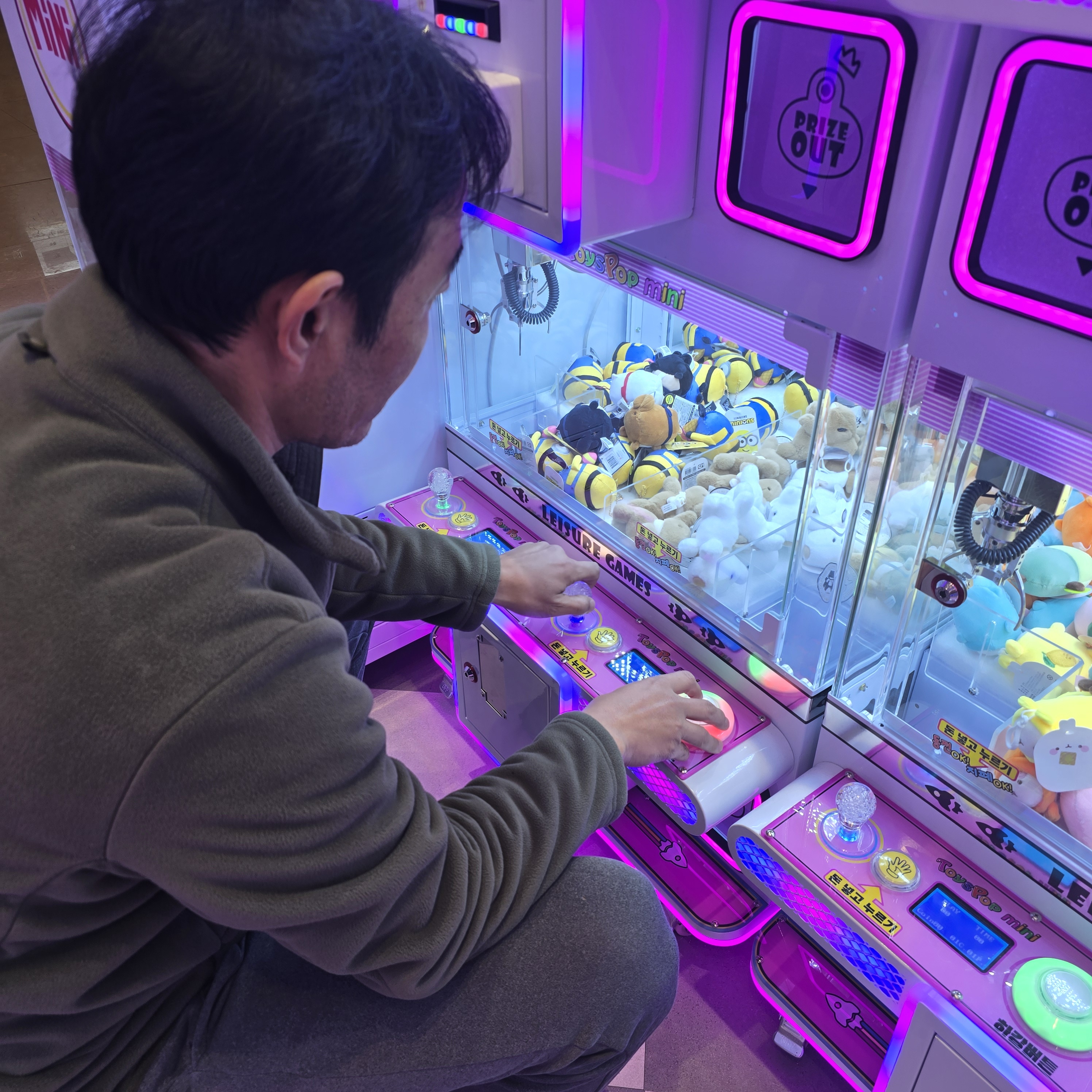 다양한 메뉴가 담긴 테이블