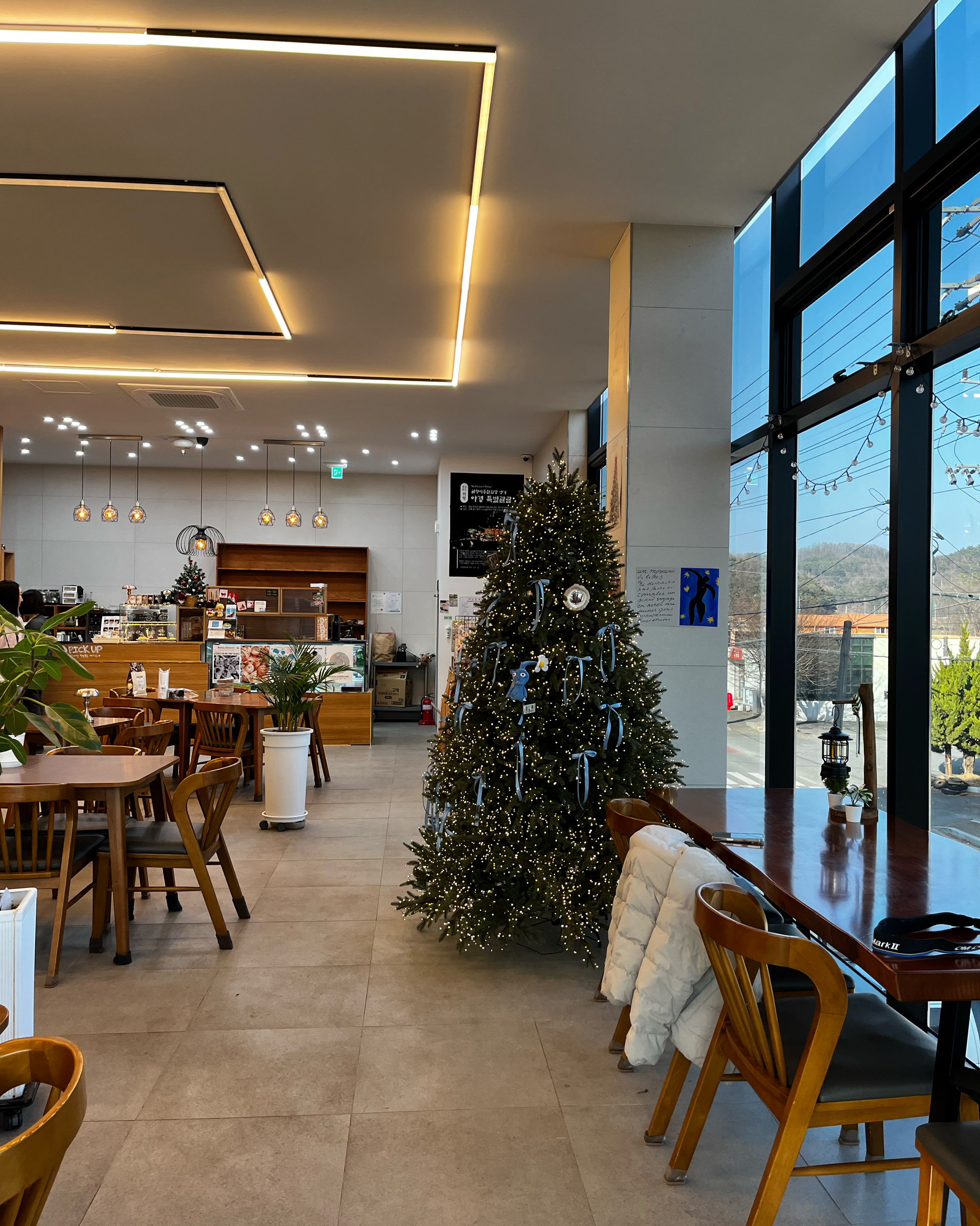 한옥의 아름다움이 돋보이는 풍경