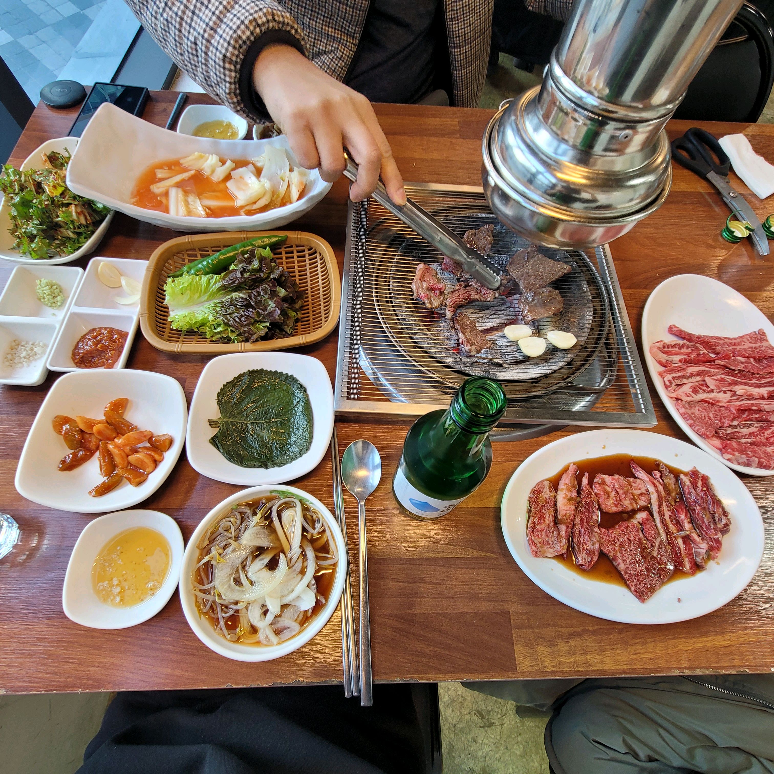 식사가 끝난 테이블 모습