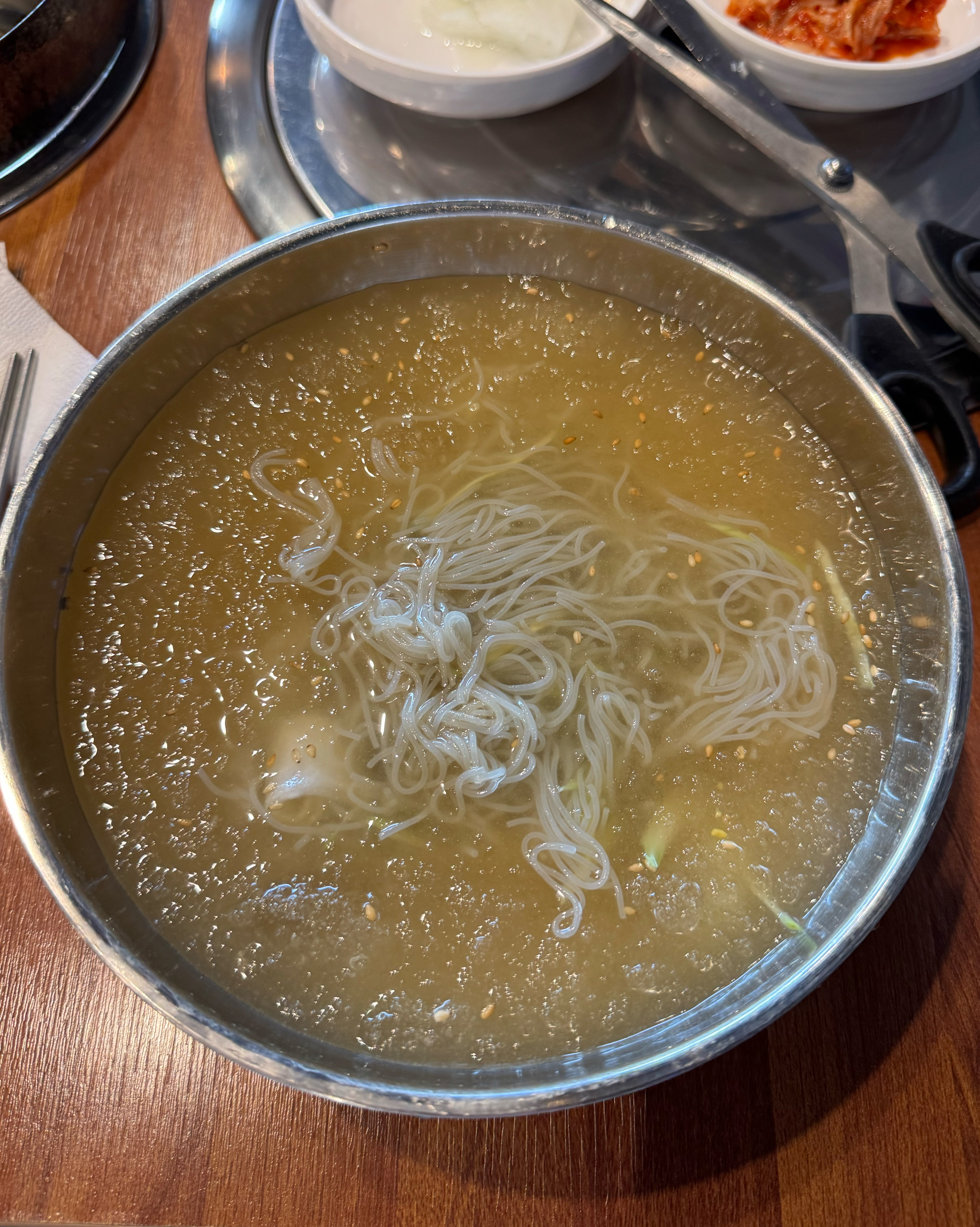 시원하고 맑은 물냉면 한 그릇