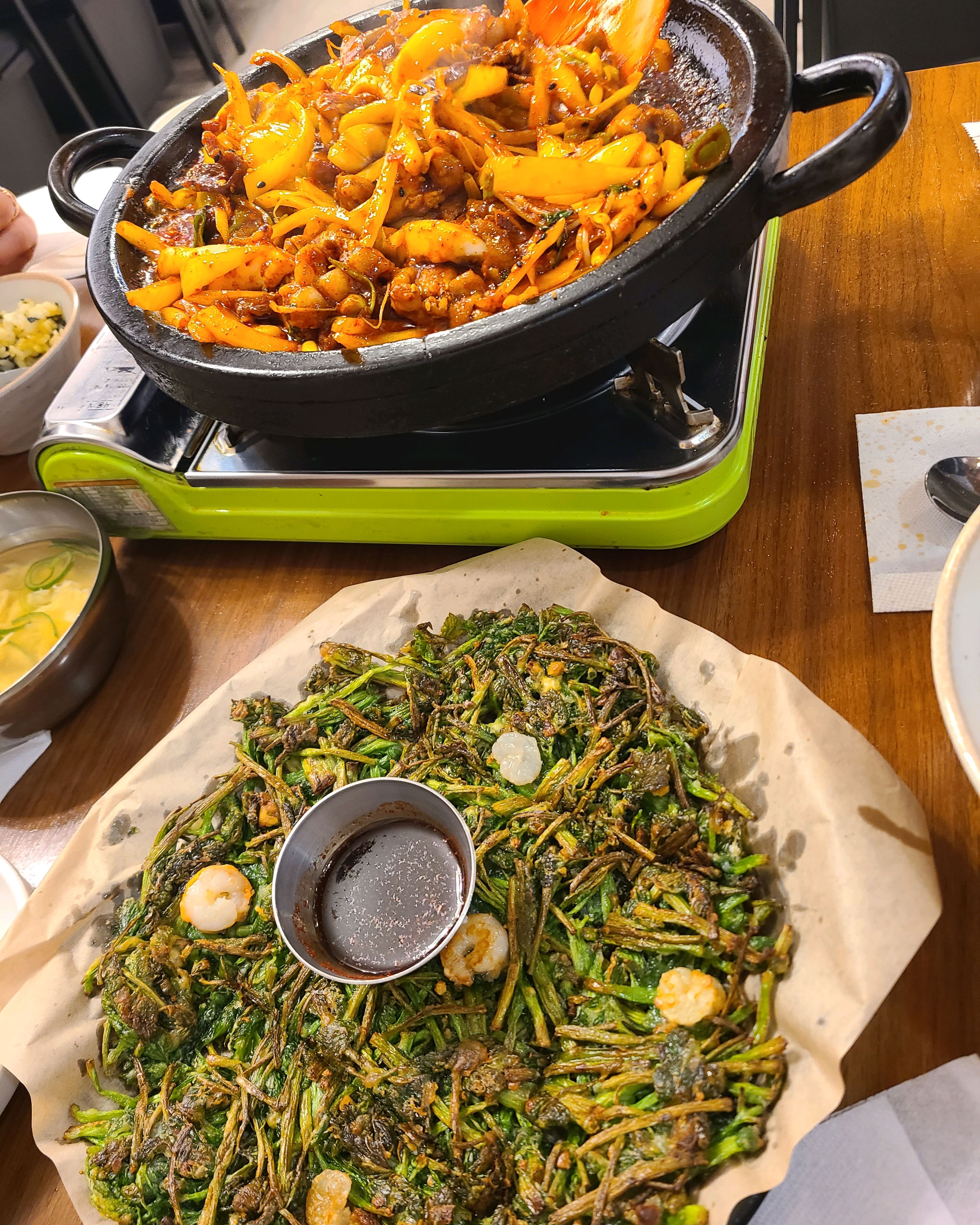 메인 요리와 함께 나온 파불고기