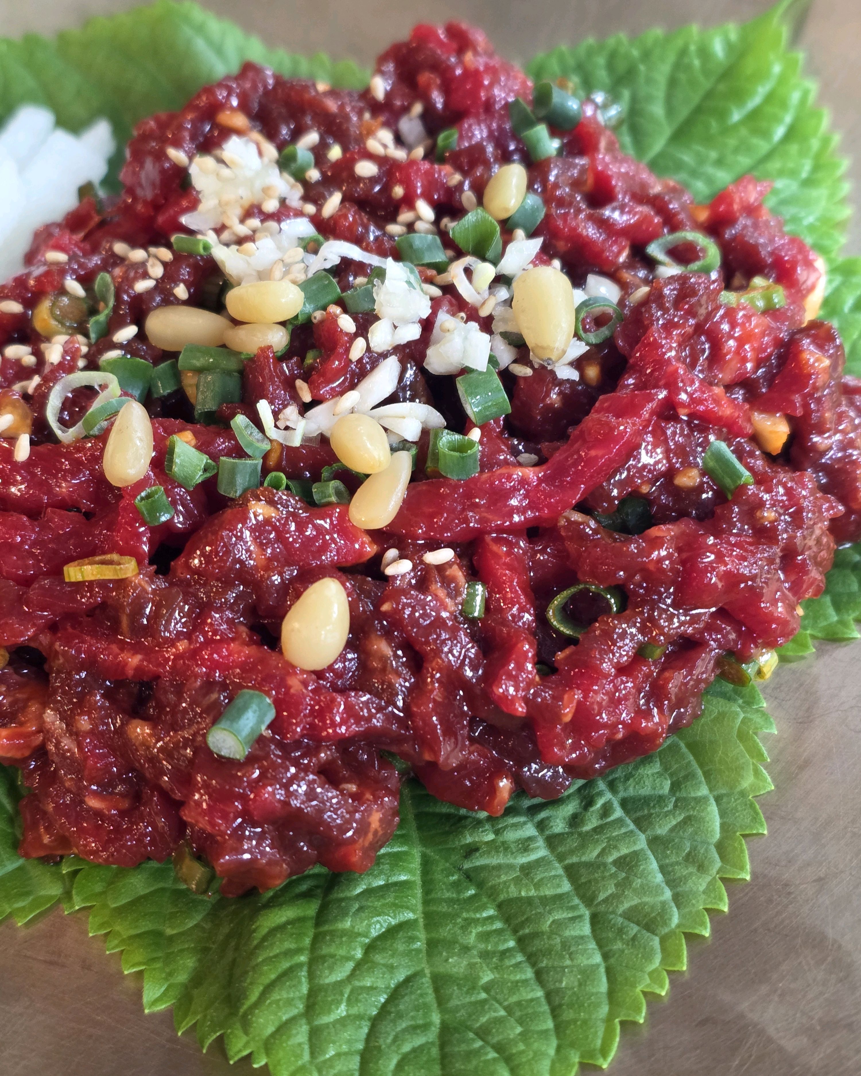Yukhoe bibimbap