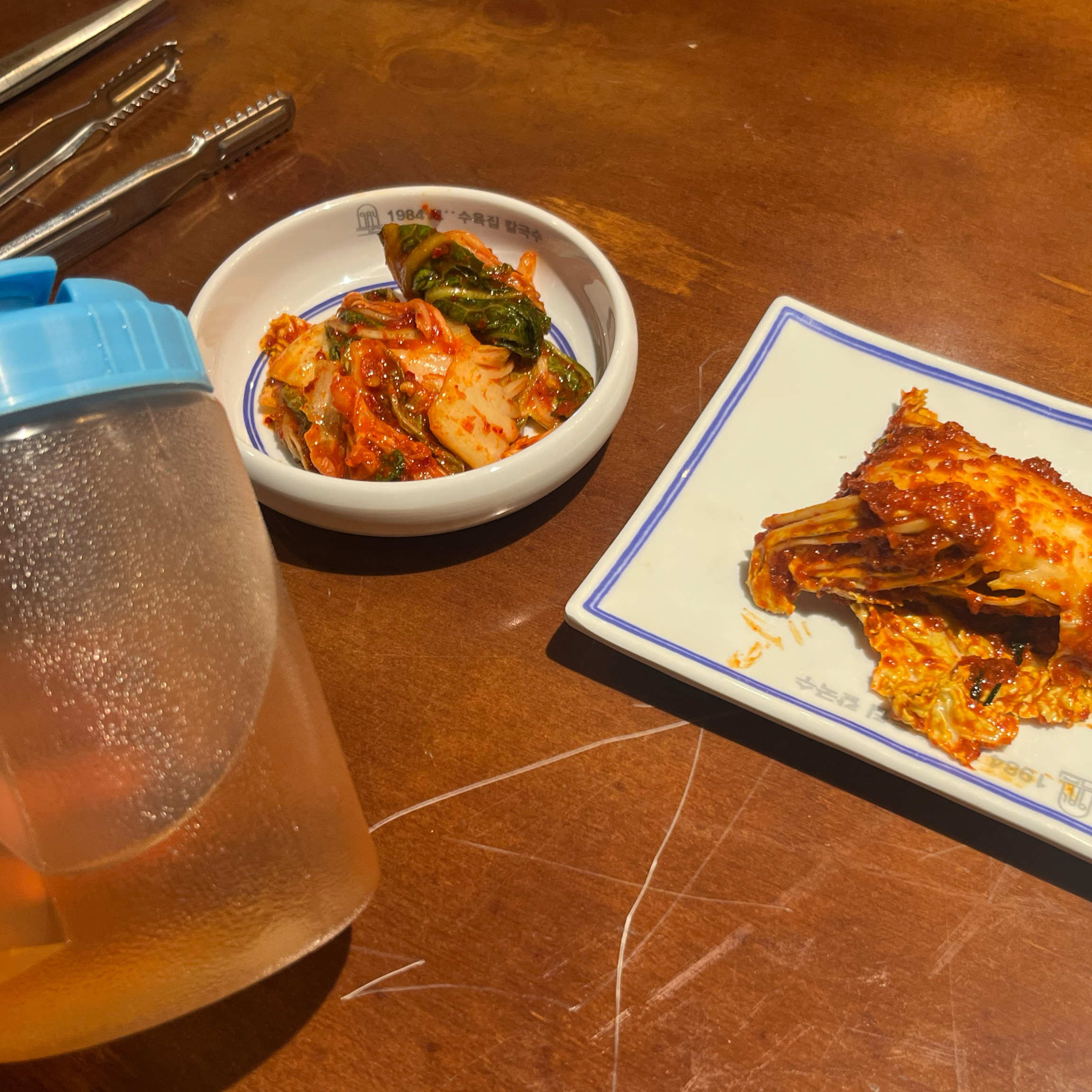 김치가 곁들여진 수육.