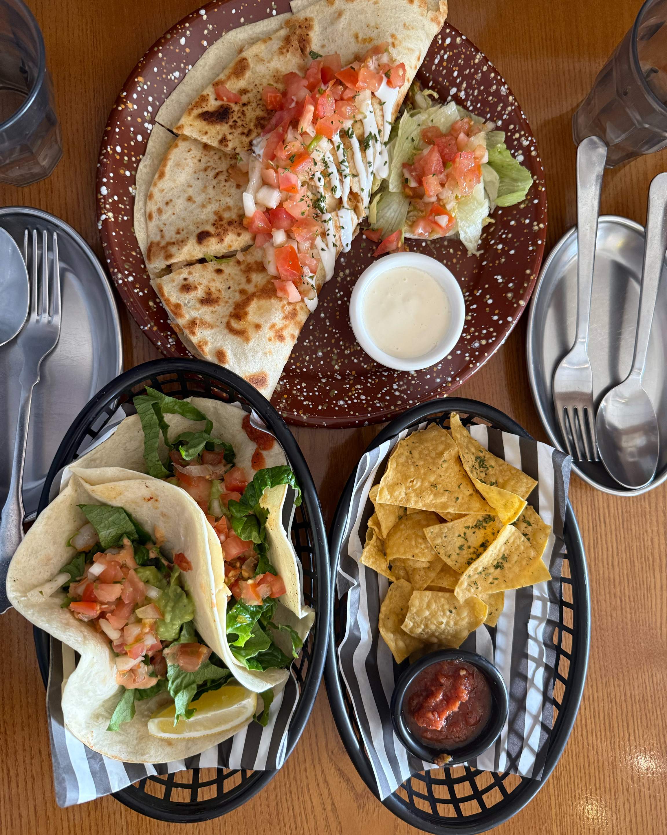 맛있는 퀘사디아와 타코