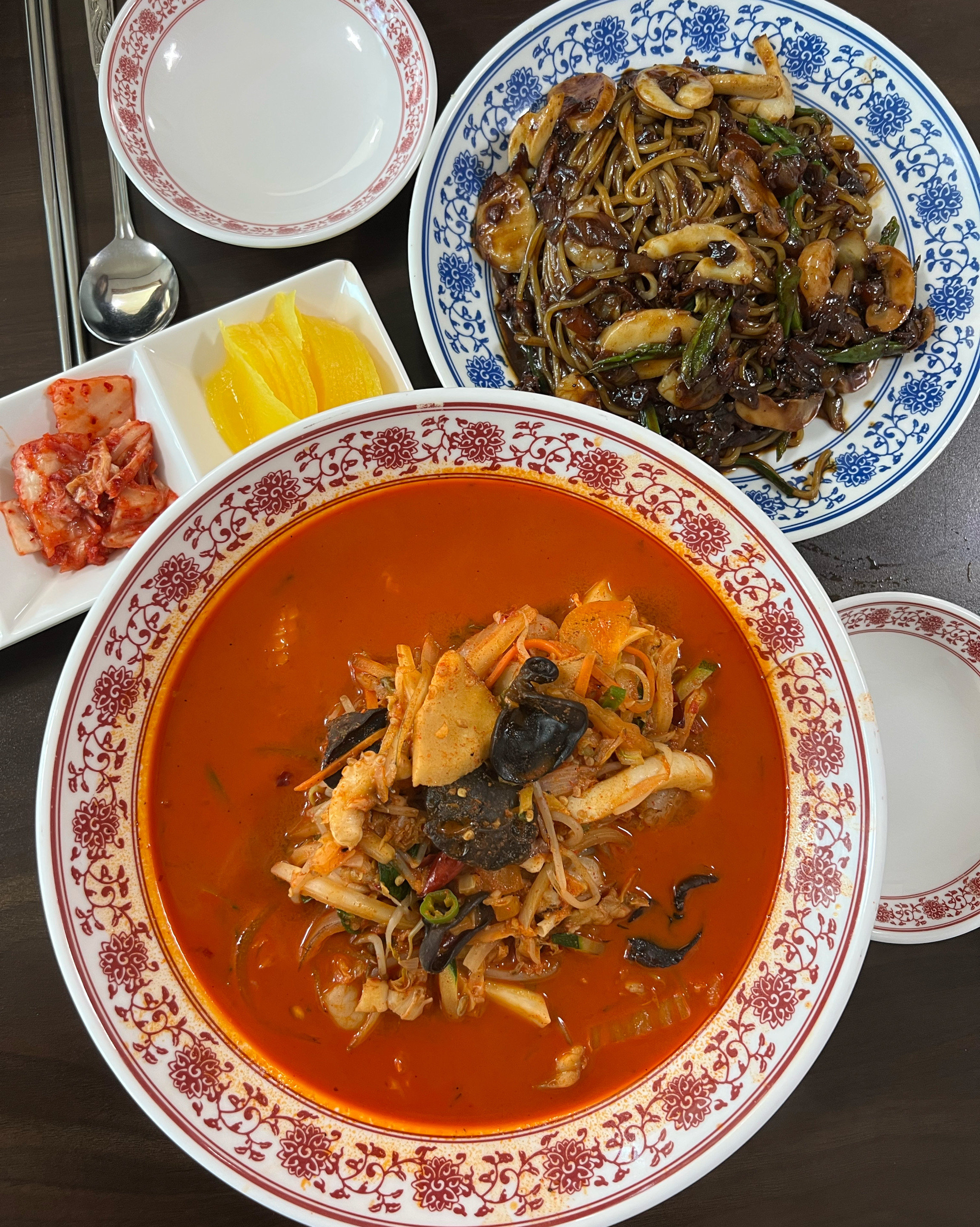 먹음직스러운 짬뽕 한 그릇