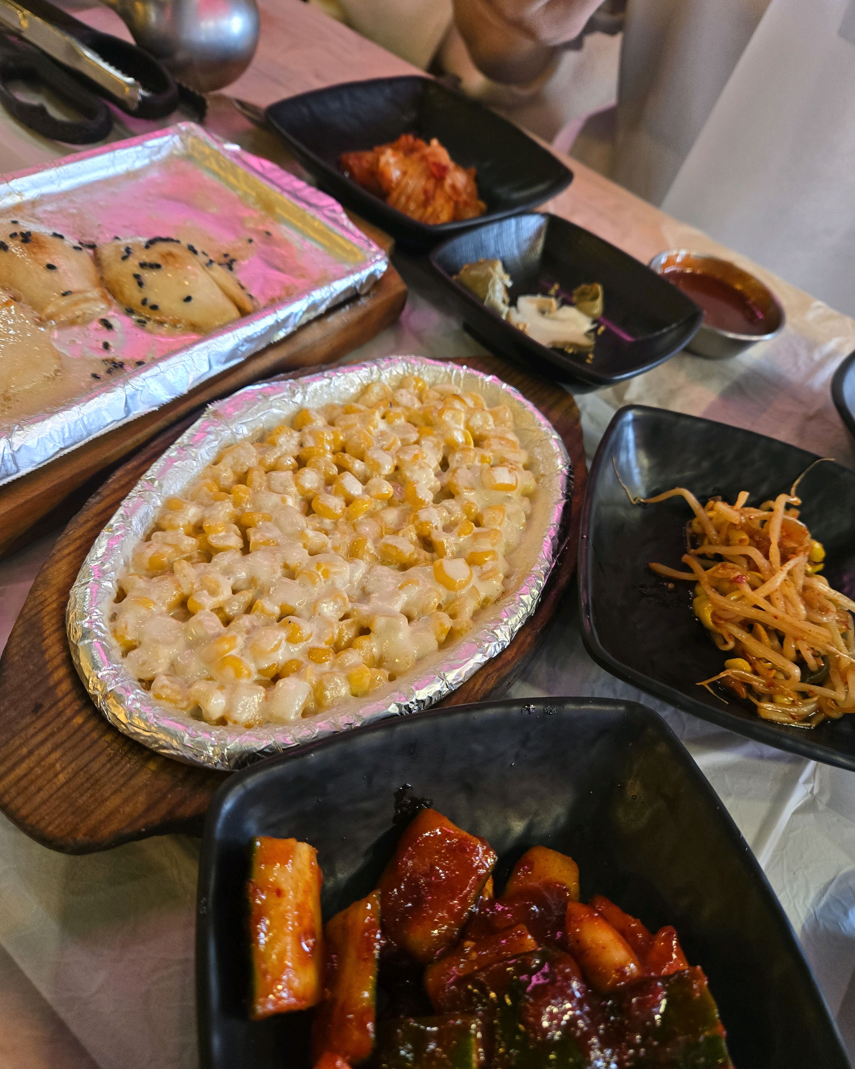 먹음직스럽게 익어가고 있는 조개구이