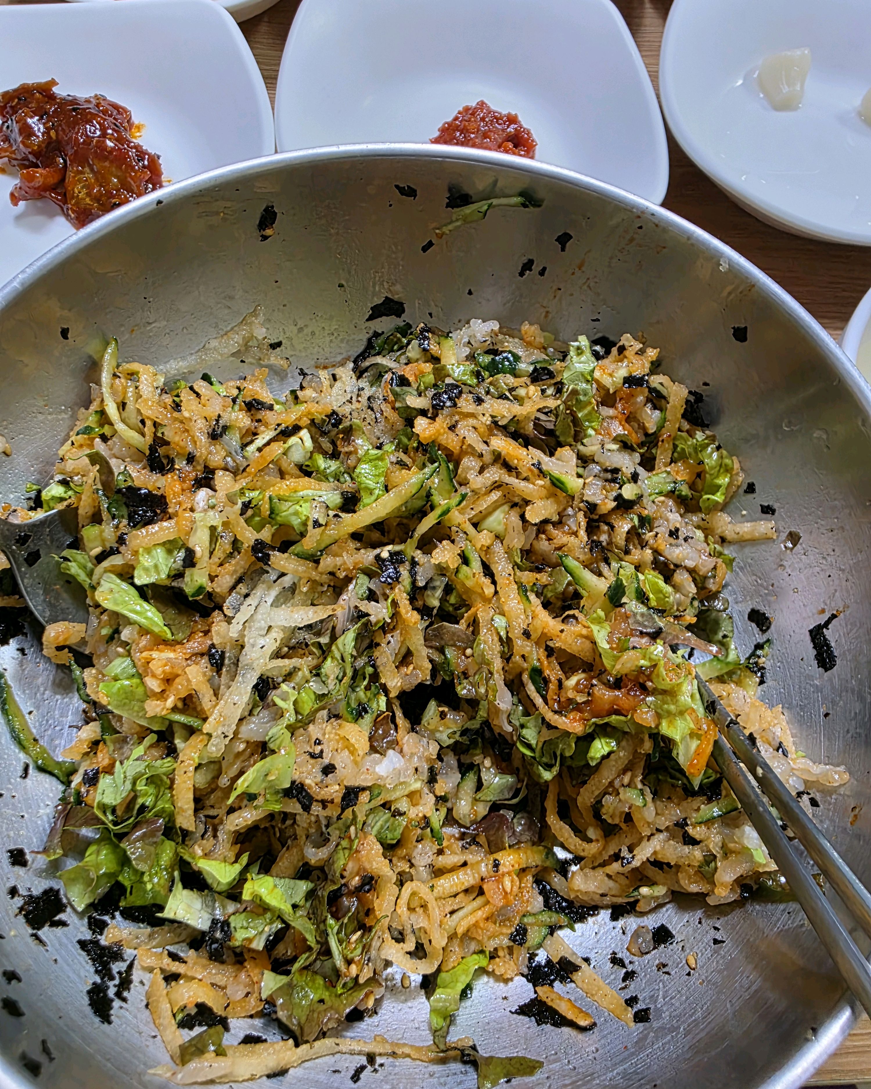 물회와 함께 나온 조개탕